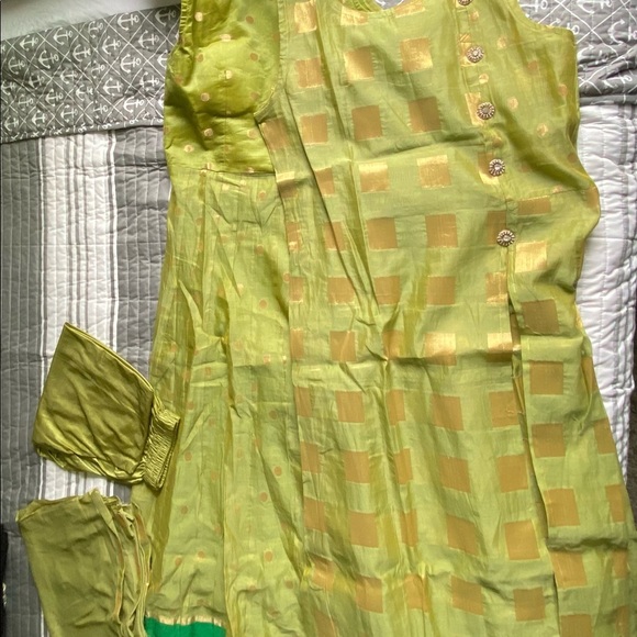 Indian party Dress set of 4 - Picture 3 of 8